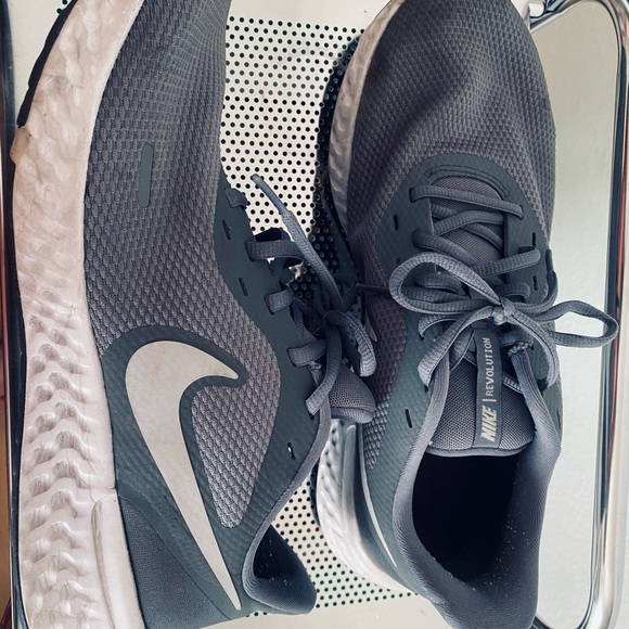 grey nikes